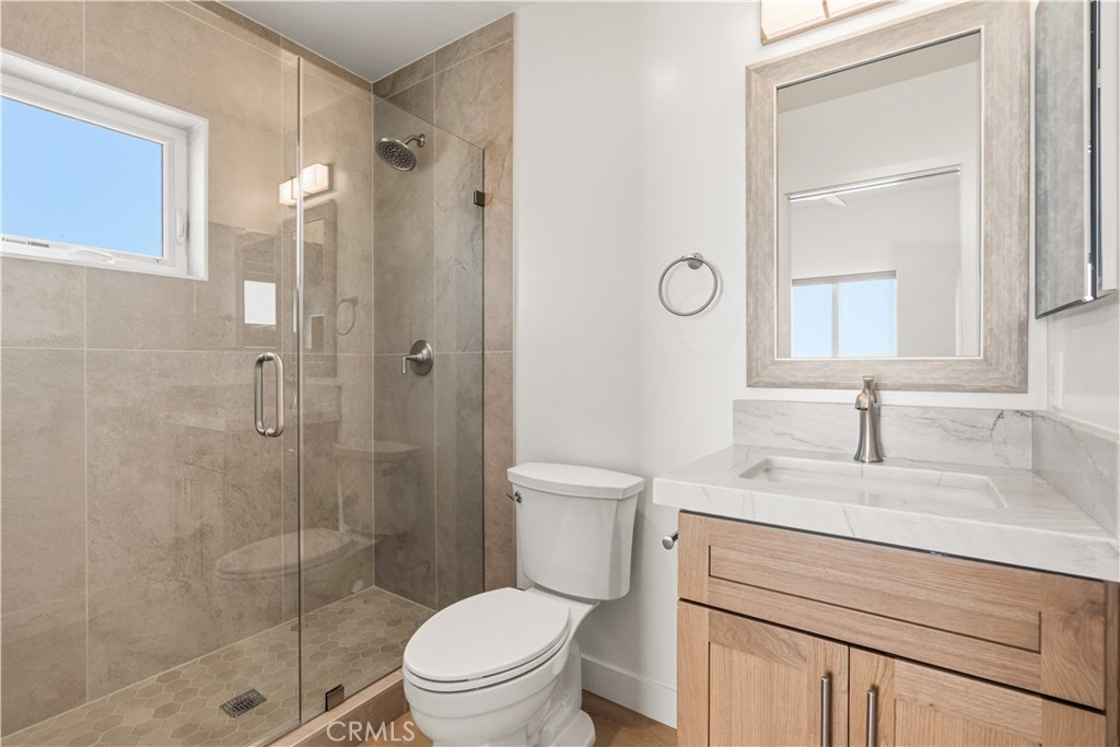 215 Oceanside Blvd 5 Property Photo 11