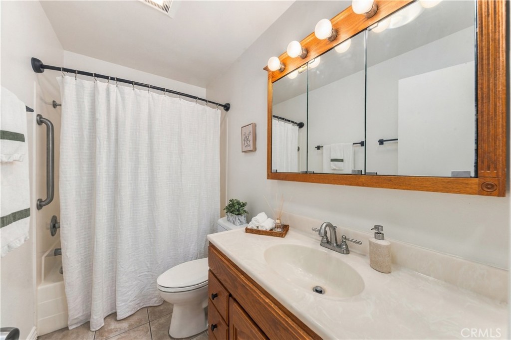 2530 Clairemont Drive 301 Property Photo 15