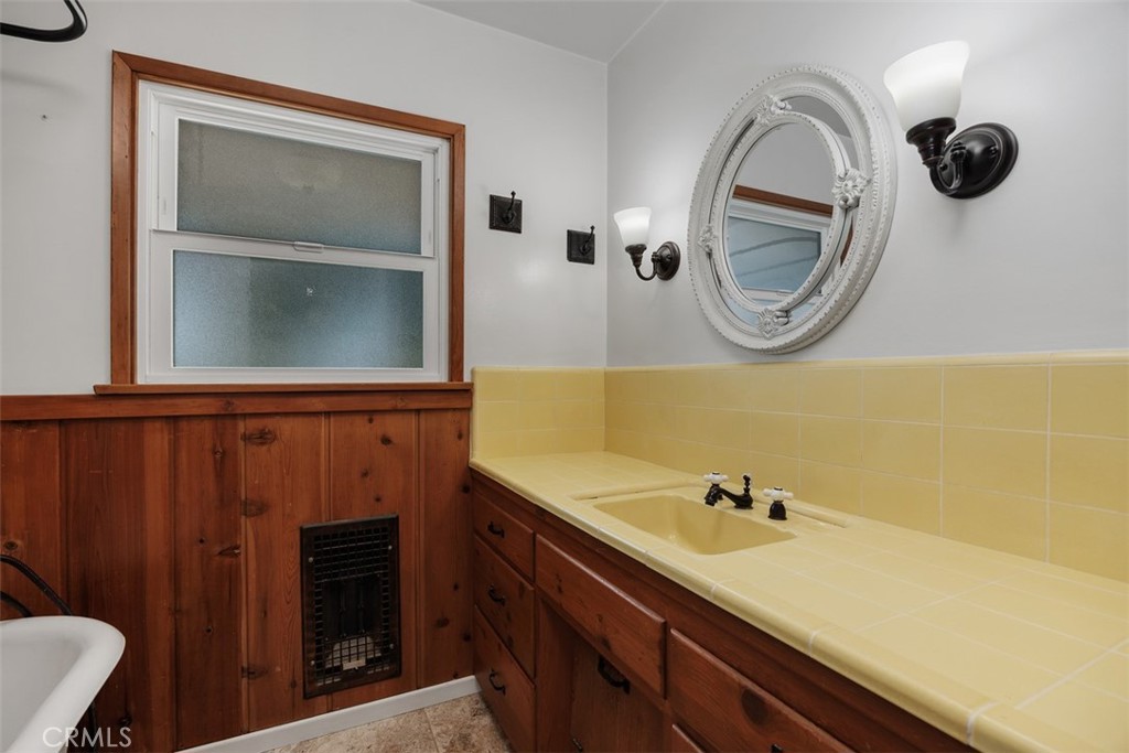 1860 S Juniper S Property Photo 15