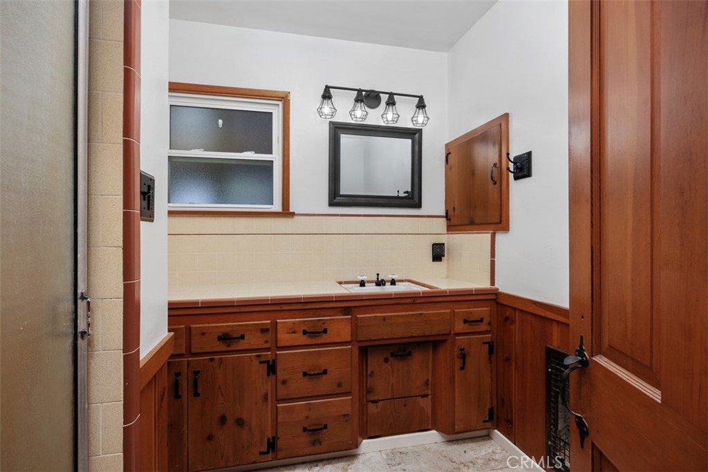1860 S Juniper S Property Photo 19