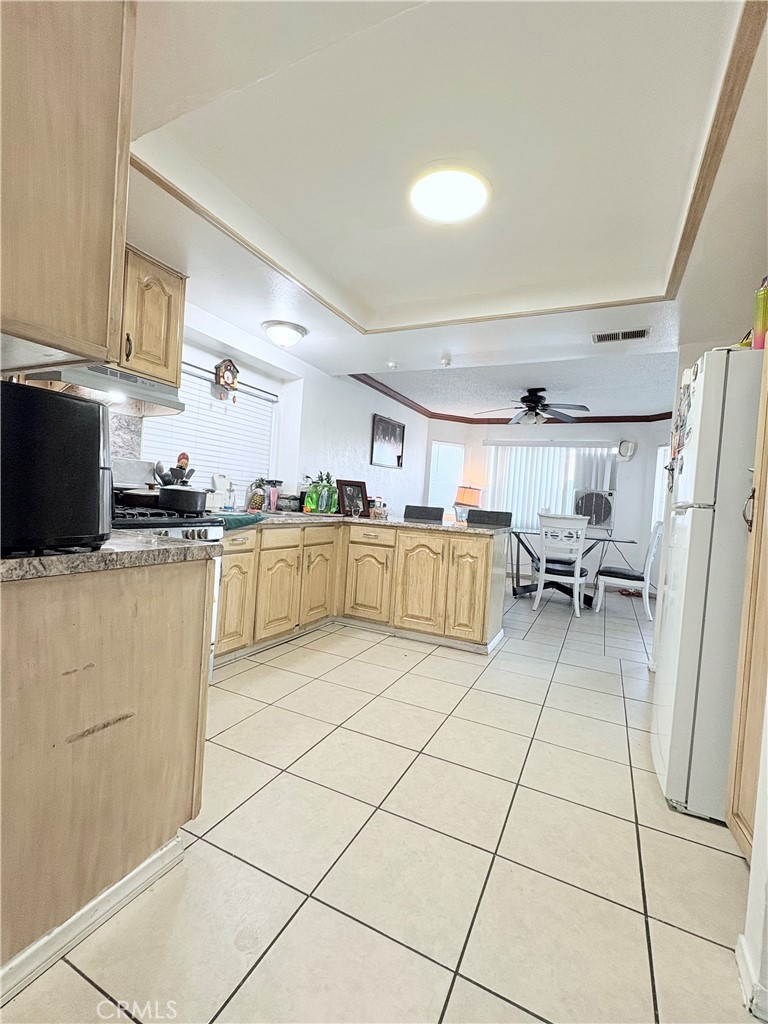 22898 Pahute Property Photo 3