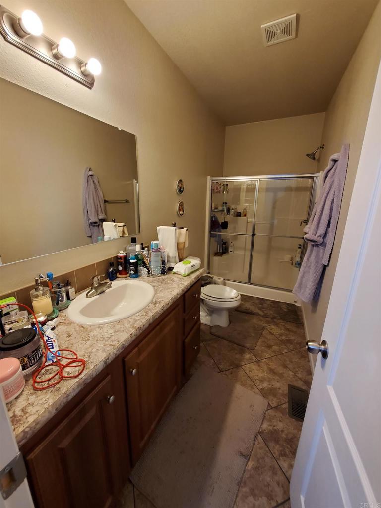 1575 W Valley Parkway 25 Property Photo 15