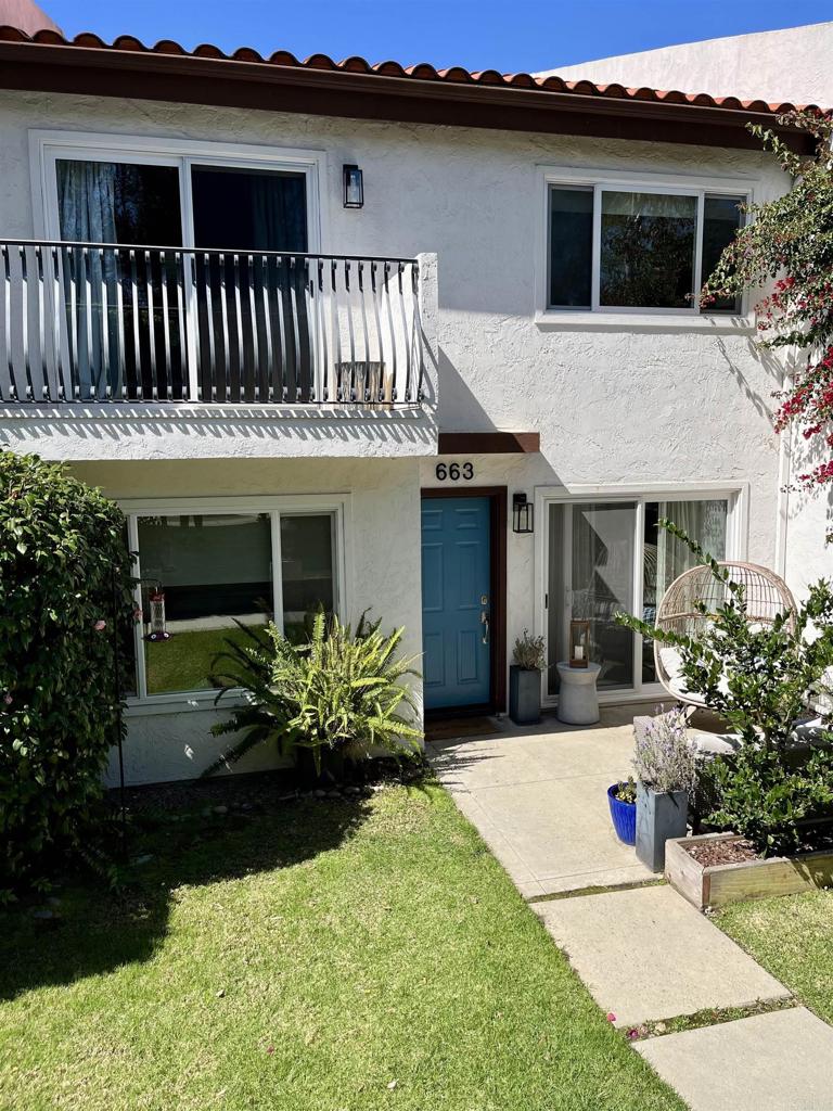 663 S Cedros Property Photo 3