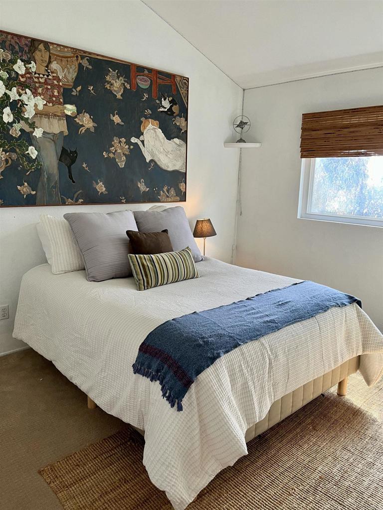 663 S Cedros Property Photo 13