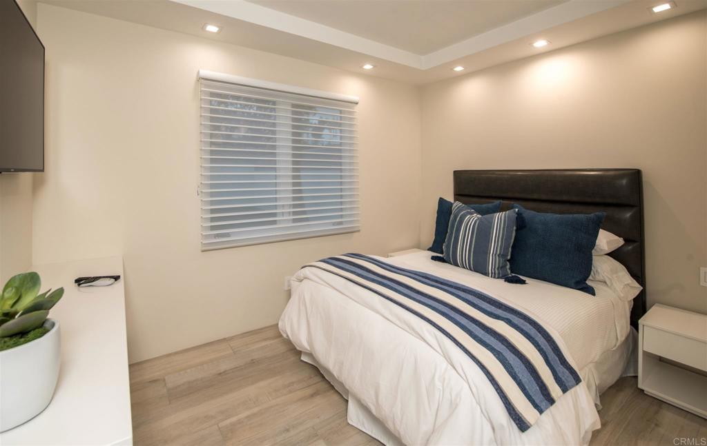 5680 Dolphin Place Property Photo 24