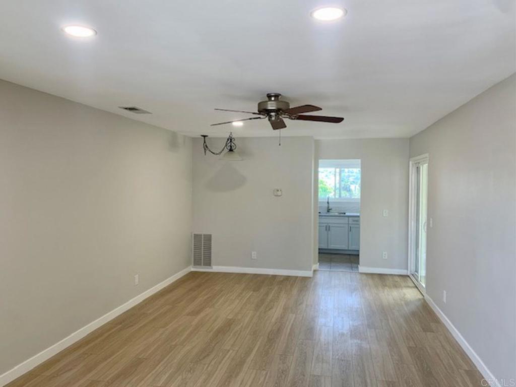 4555 Royal Oak Drive Property Photo 4