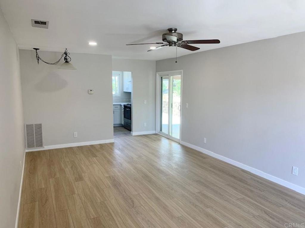 4555 Royal Oak Drive Property Photo 5