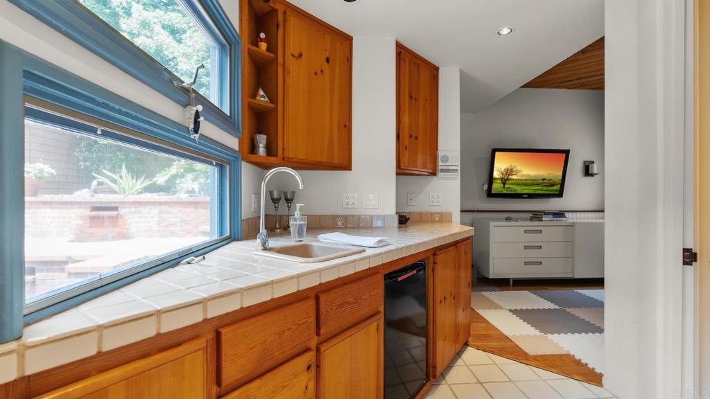 2027 Glasgow Avenue Property Photo 17