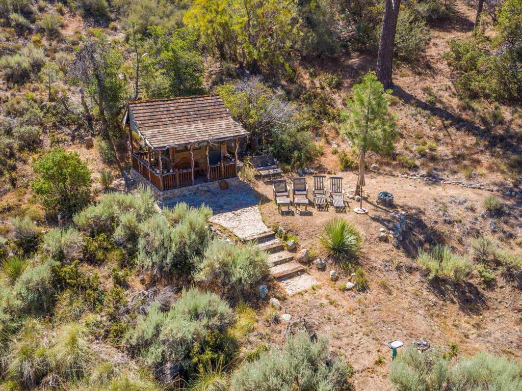 60833 Table Mountain Rd Property Photo 2