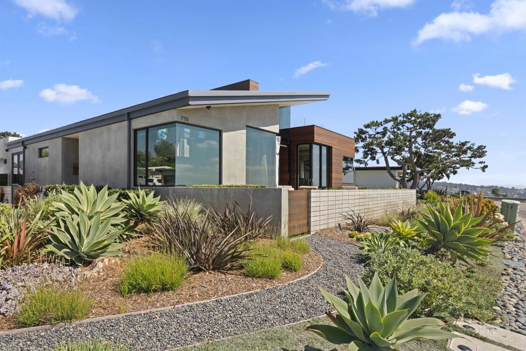 770 W Solana Circle Property Photo 3
