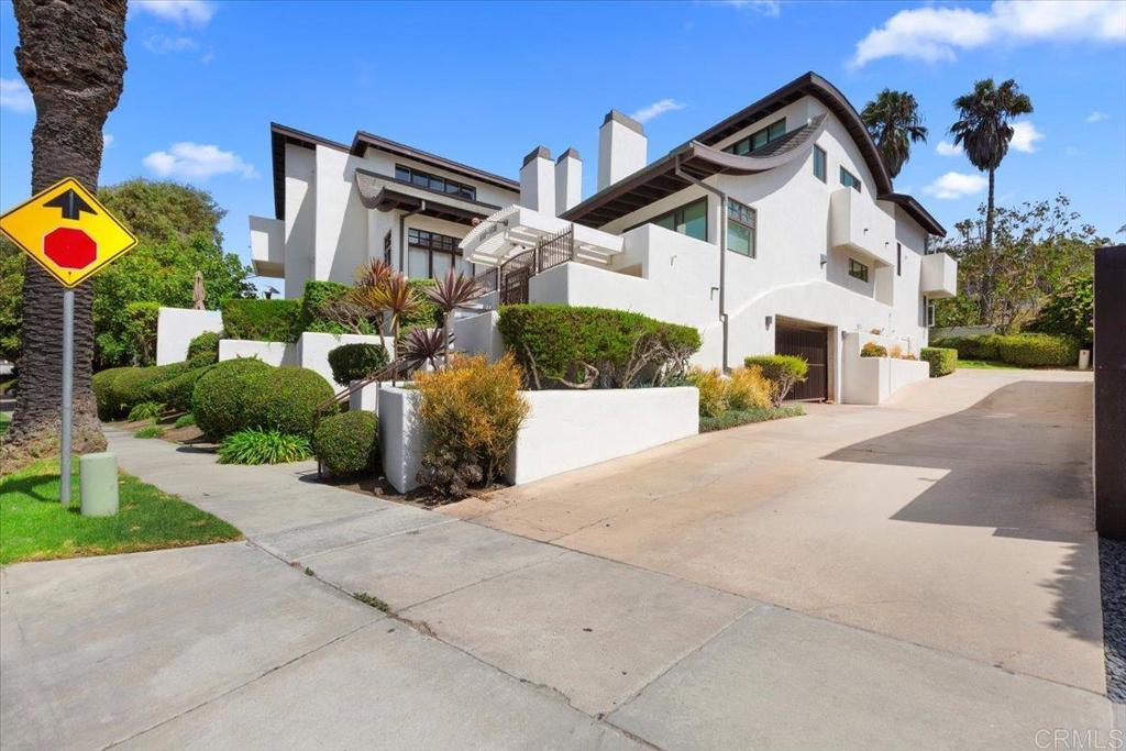 1733 Coast Property Photo 3