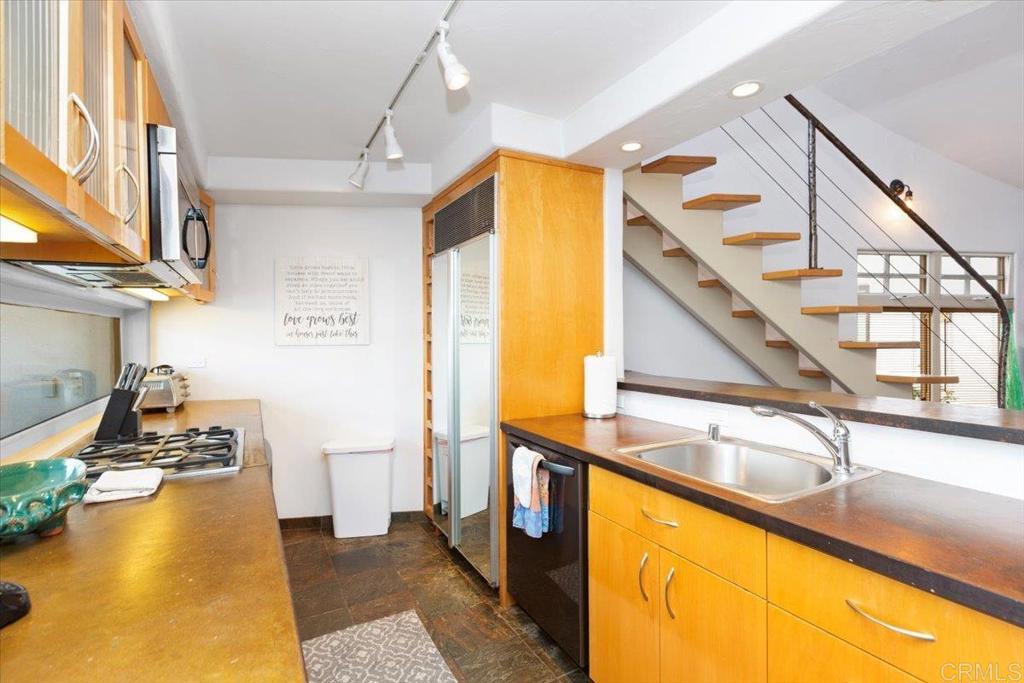 1733 Coast Property Photo 9