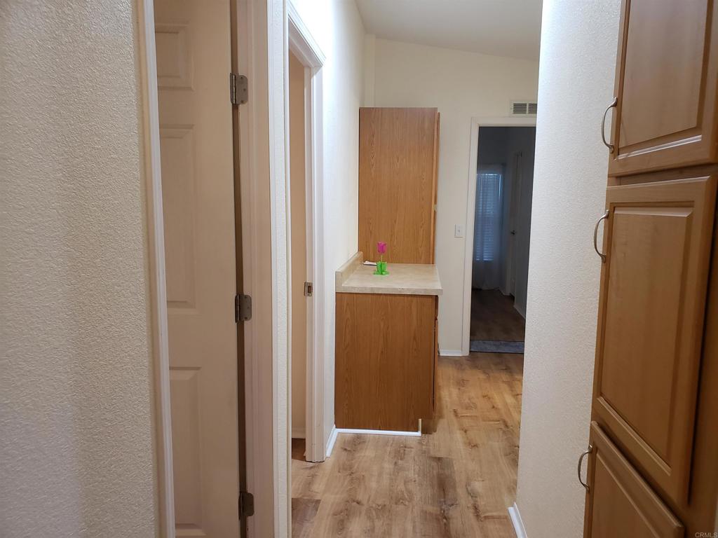1010 E Bobier Drive 46 Property Photo 8
