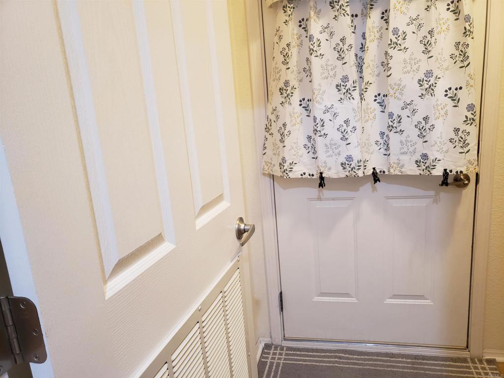 1010 E Bobier Drive 46 Property Photo 21
