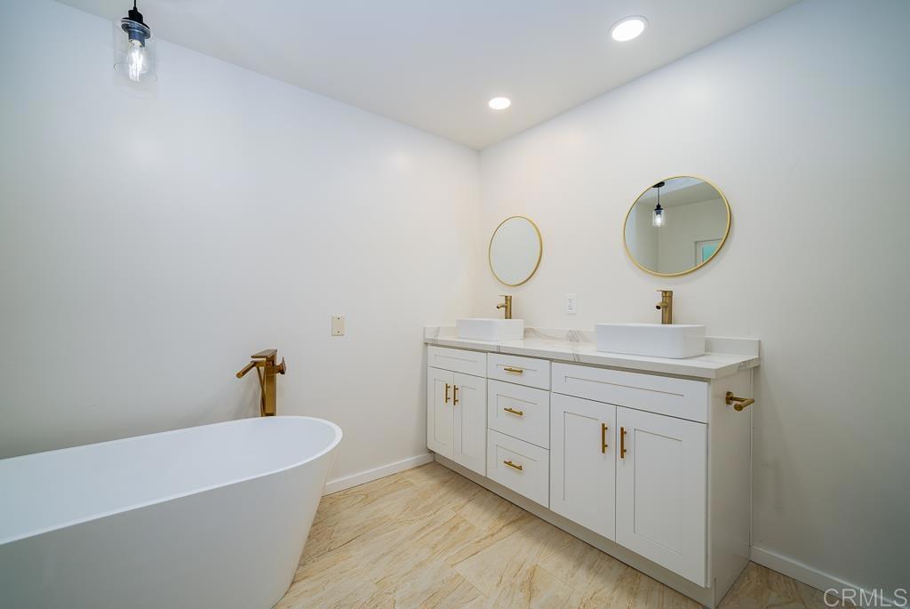 4660 N River Road 133 Property Photo 16