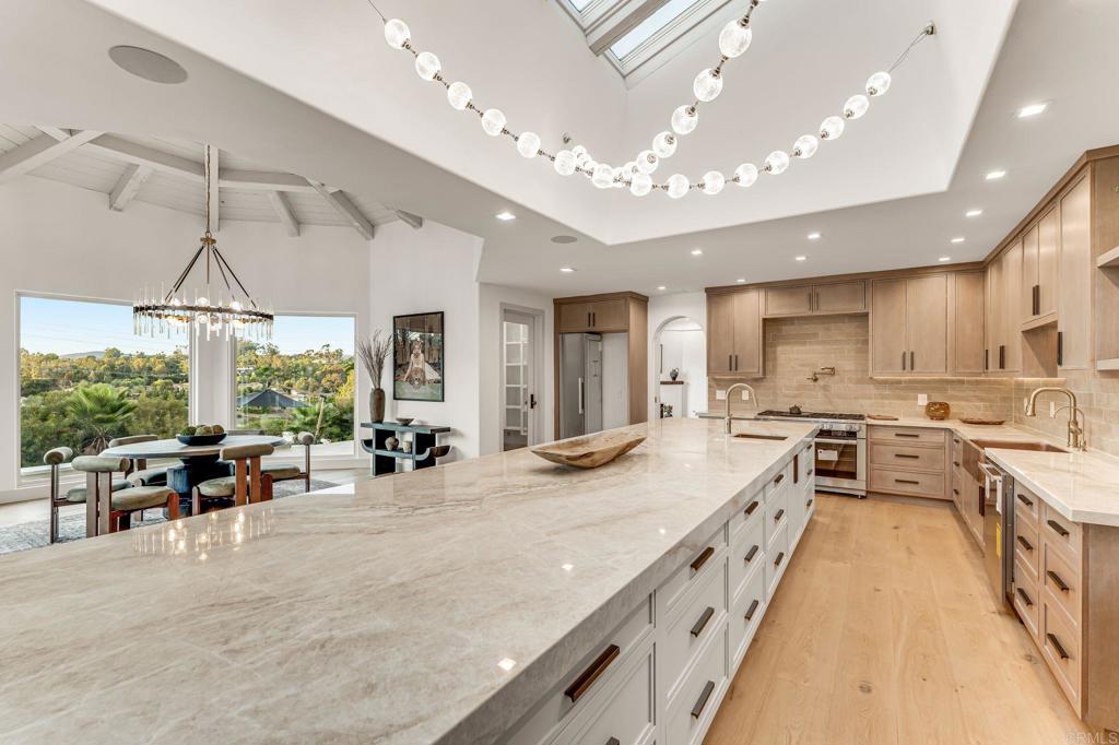 7102 Via De Maya Property Photo 9