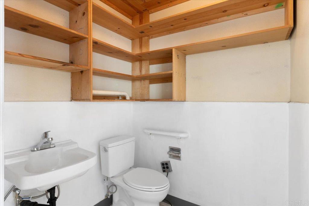239 W Washington Ave Property Photo 15