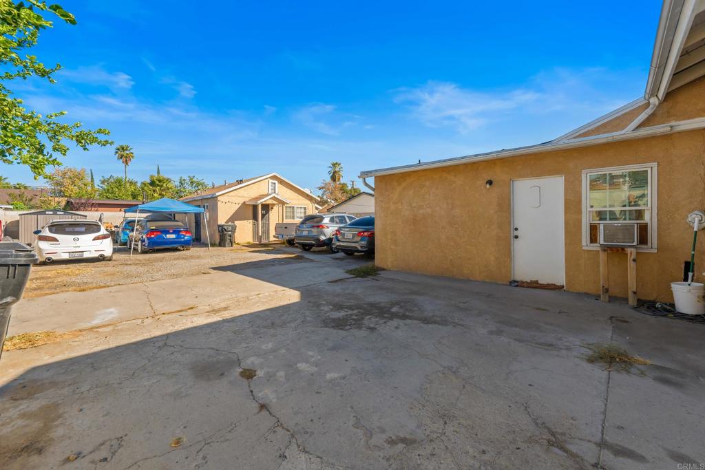 982 W 6th Street Property Photo 3
