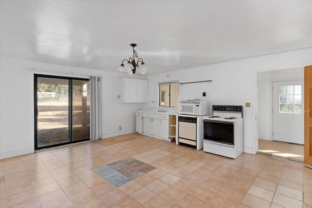 34174 Hampton Rd Property Photo 5