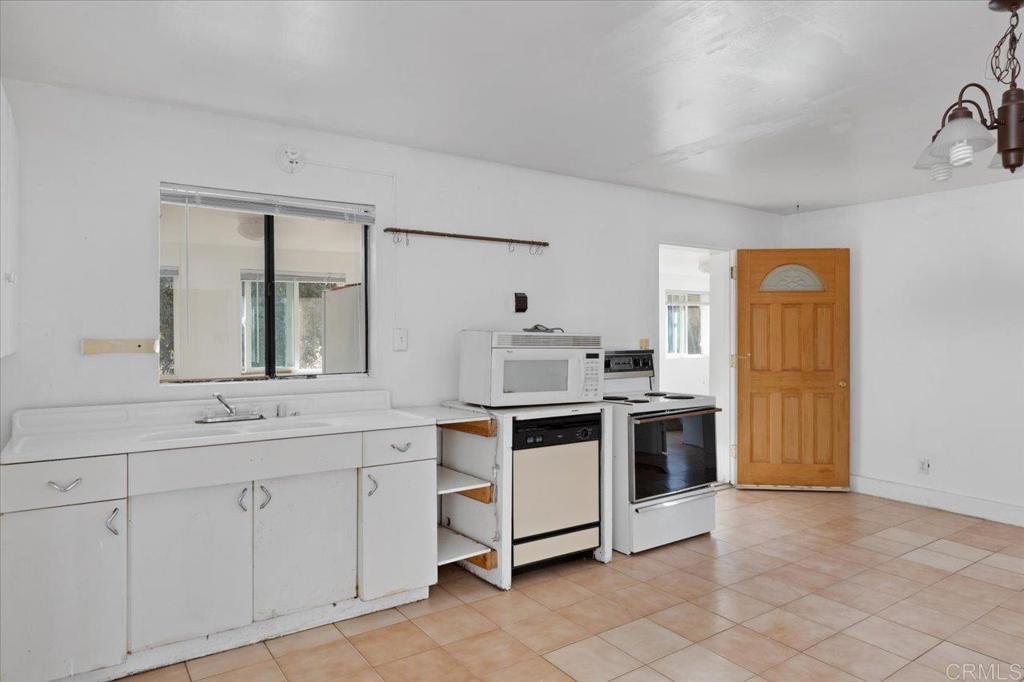 34174 Hampton Rd Property Photo 6
