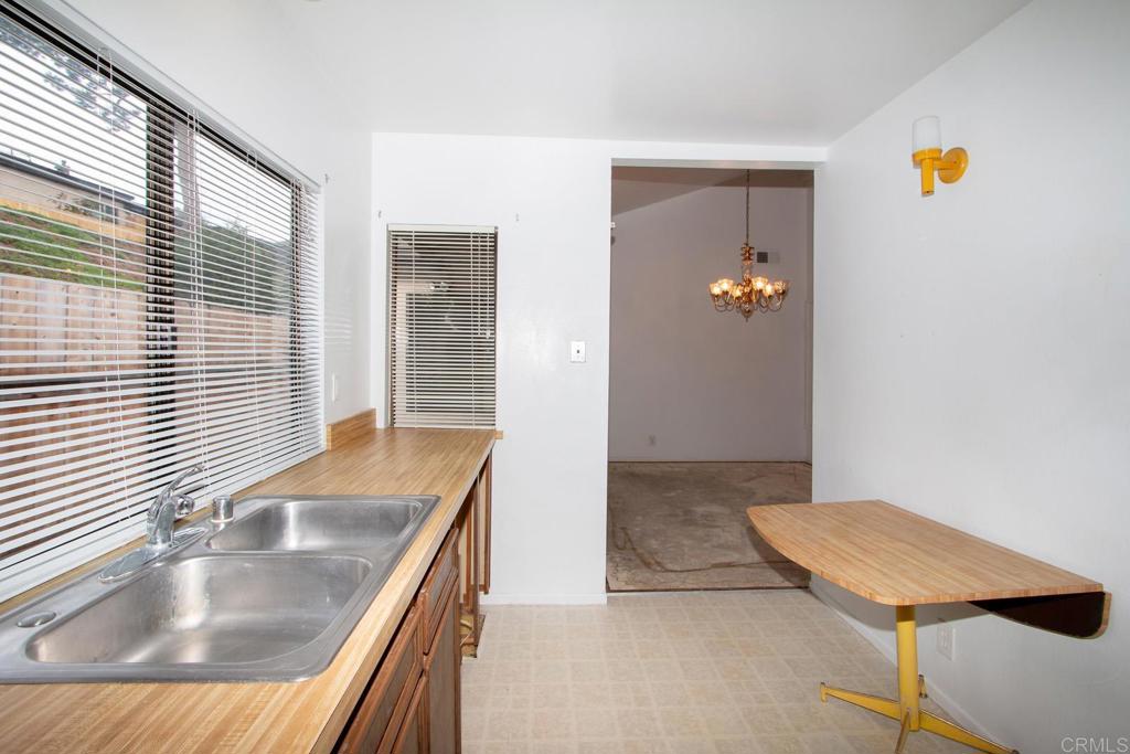 737 Nob Circle Property Photo 8