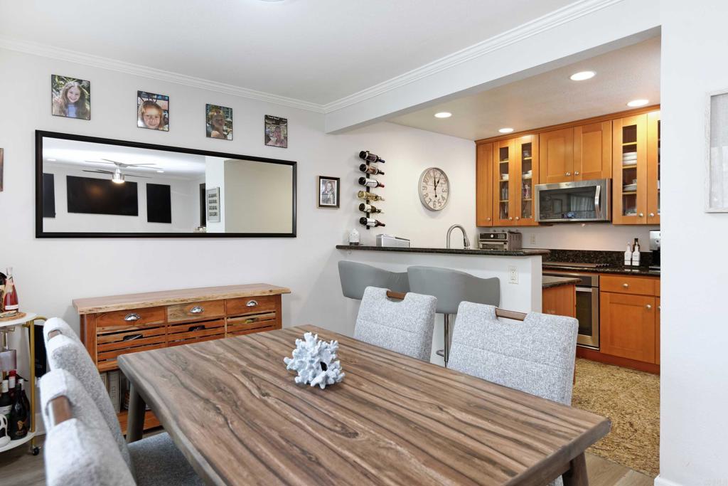 8503 Villa La Jolla Drive B Property Photo 3