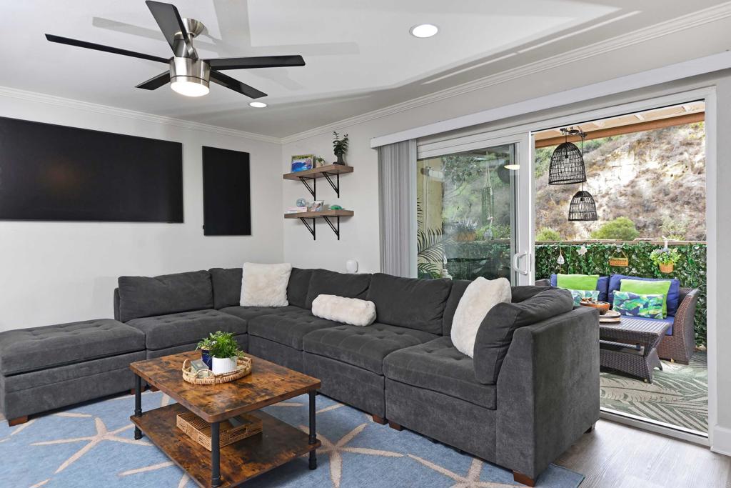 8503 Villa La Jolla Drive B Property Photo 6
