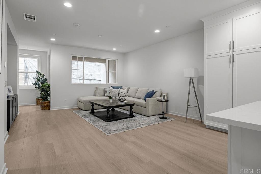 2581 Broom Lane Property Photo 4