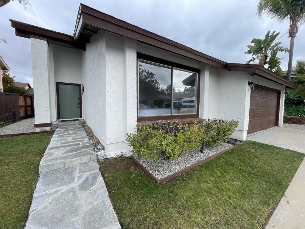 1136 Canary Court Property Photo