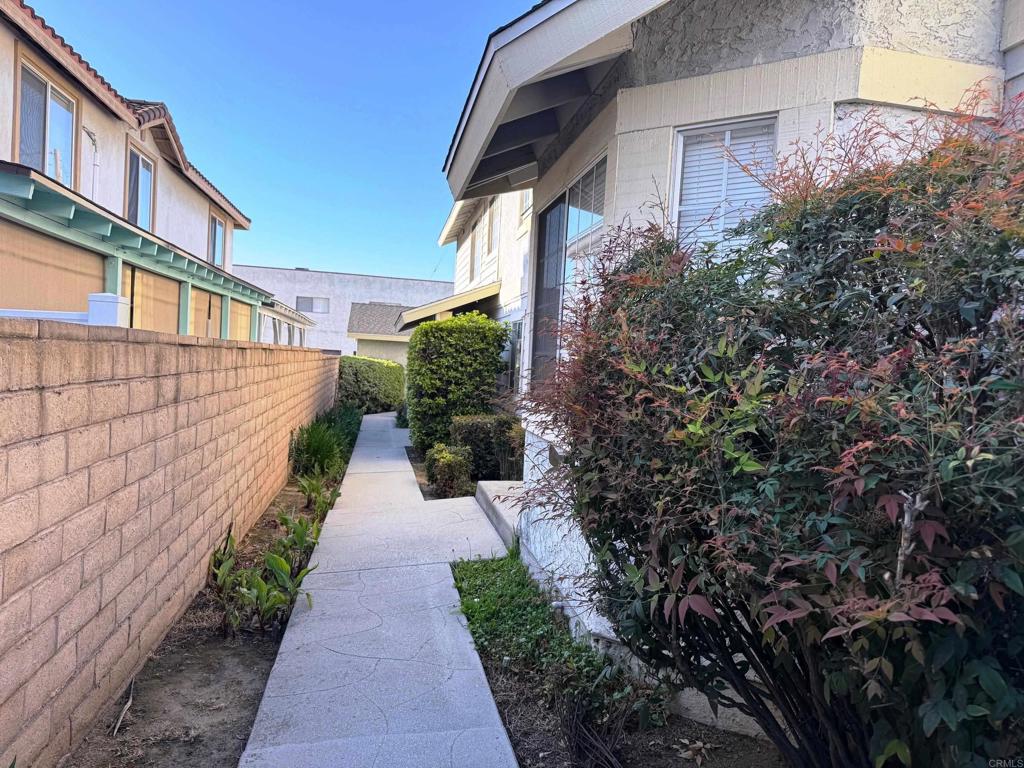 456 E Puente Street Property Photo 3
