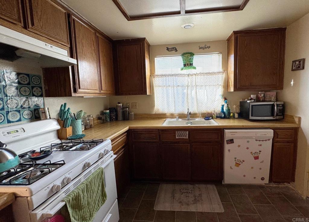 456 E Puente Street Property Photo 6
