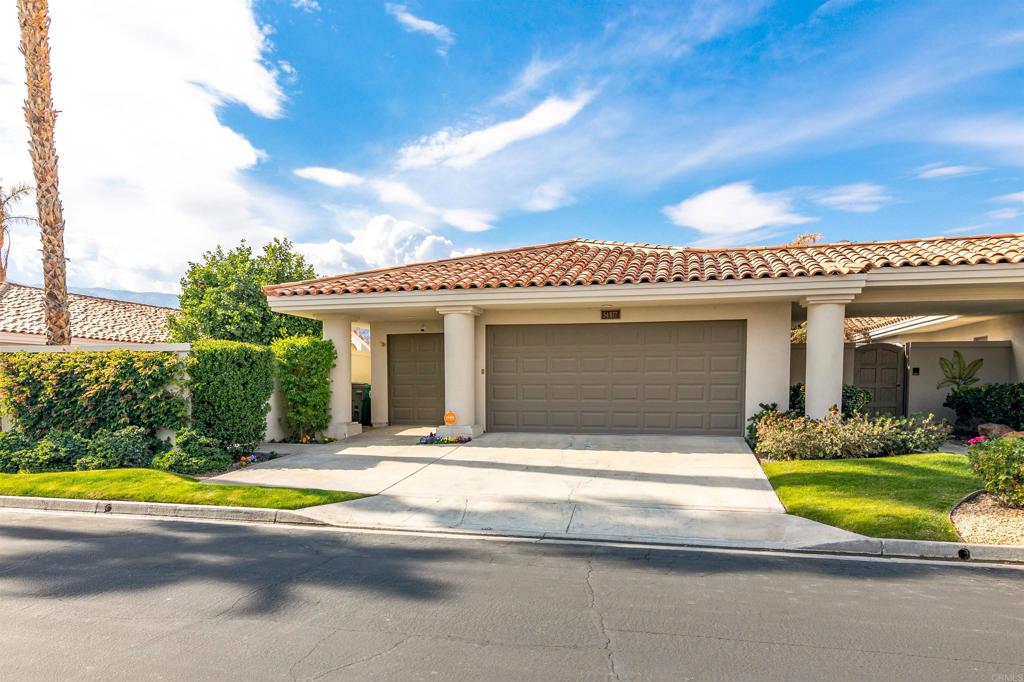 54877 Inverness Way Property Photo 4
