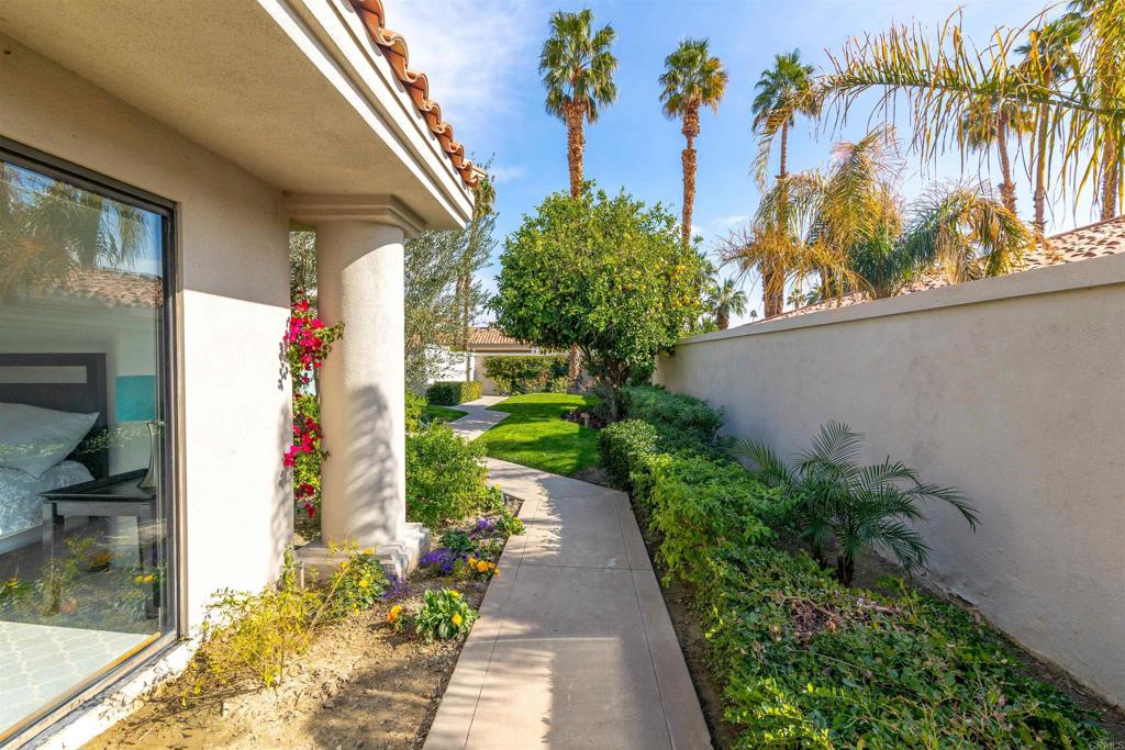 54877 Inverness Way Property Photo 6