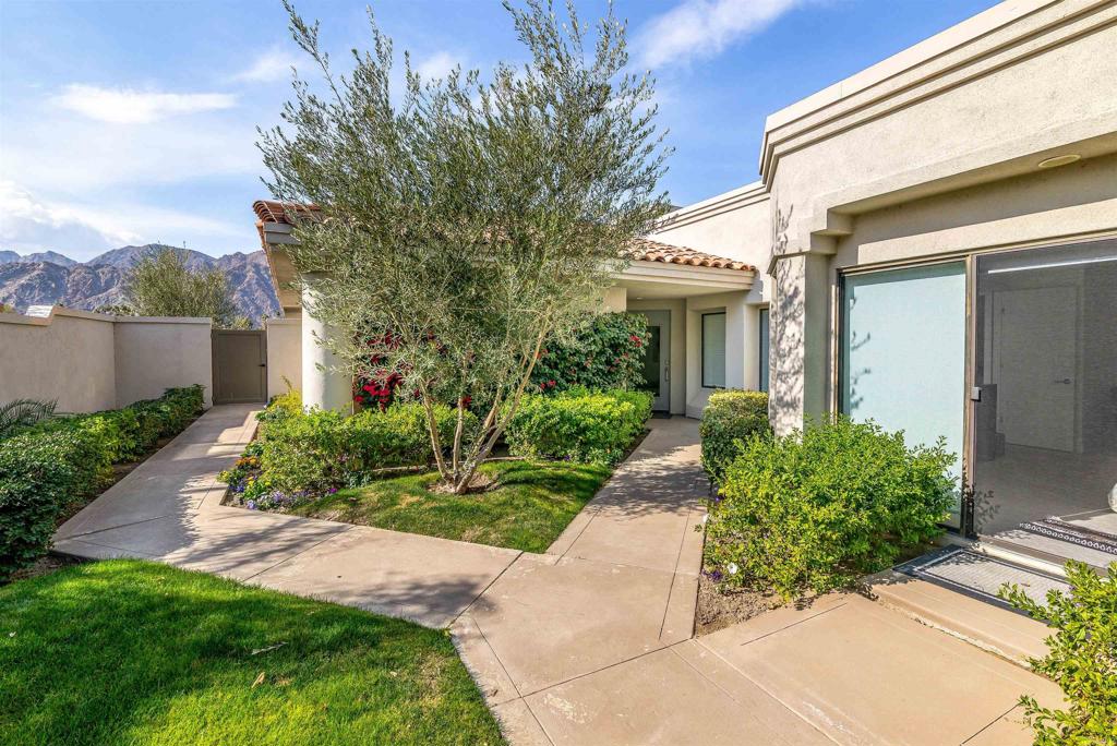 54877 Inverness Way Property Photo 7