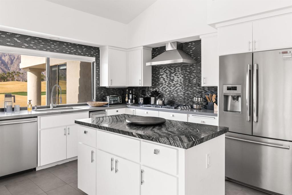 54877 Inverness Way Property Photo 22