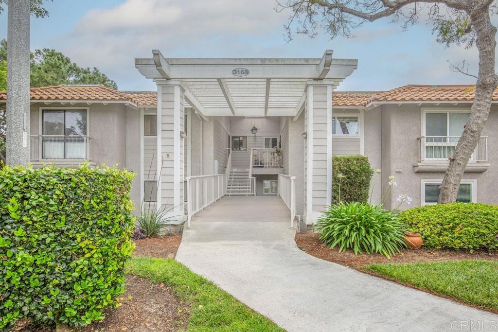 3168 Via Vista B Property Photo 1