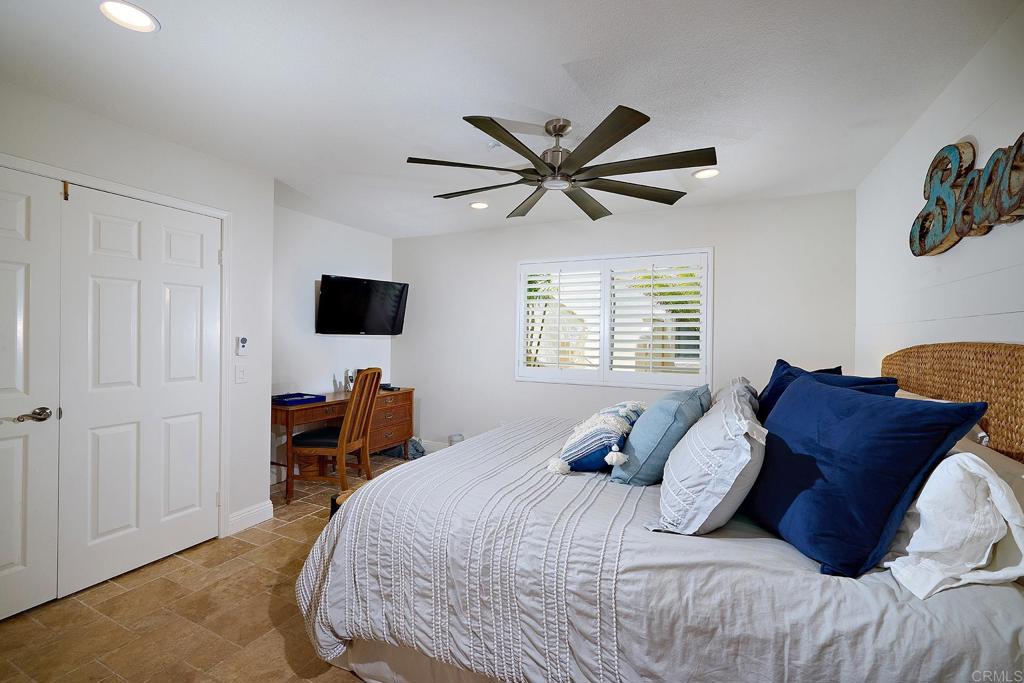 600 N The Strand 35 Property Photo 8