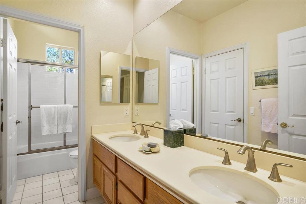 1574 Andorre Gln Property Photo 35