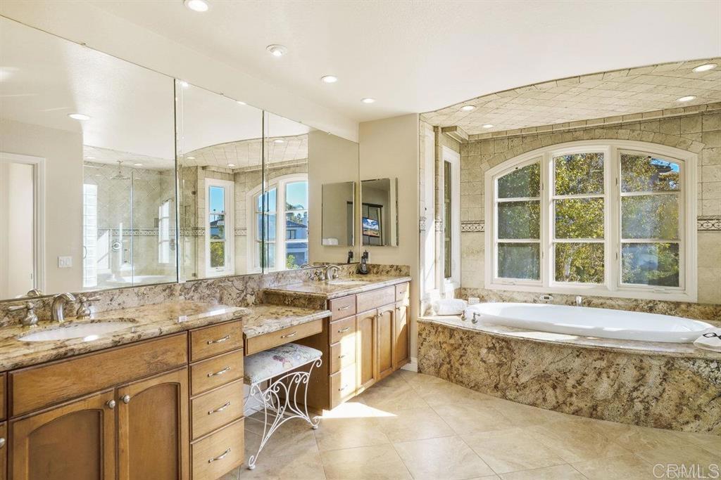 1574 Andorre Gln Property Photo 40