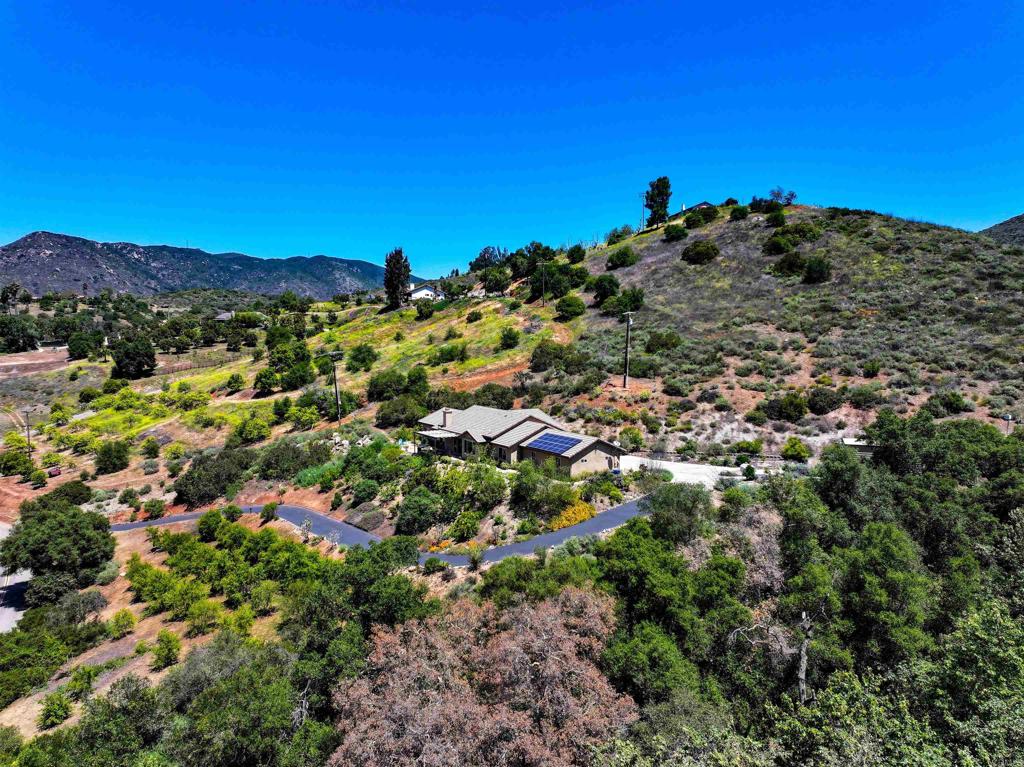 2021 Willow Glen Road Property Photo 1