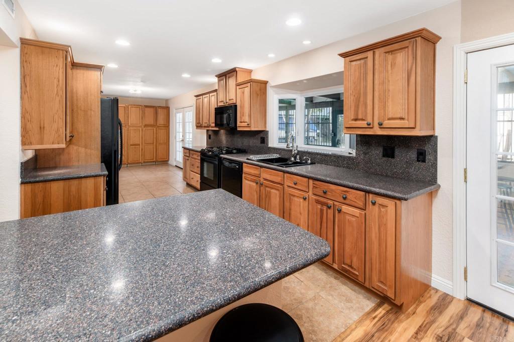 1502 N Ash Street Property Photo 8