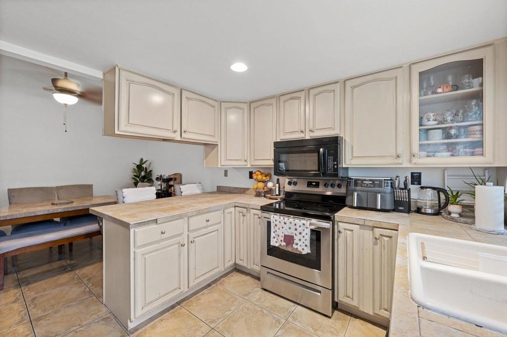 3470 Peach Tree Way Property Photo 4
