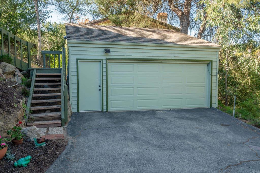 28330 Meadow Glen Way West Property Photo 2