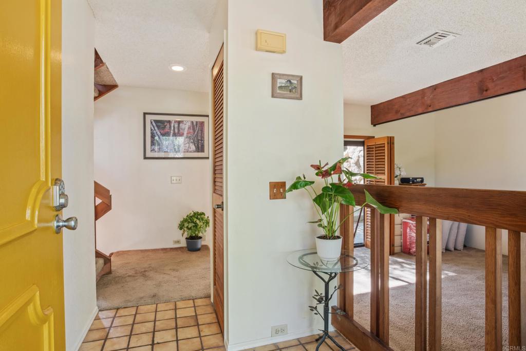 28330 Meadow Glen Way West Property Photo 4