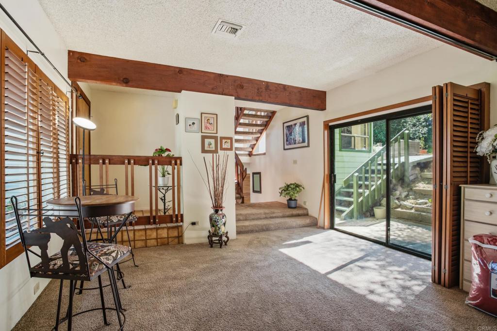 28330 Meadow Glen Way West Property Photo 6