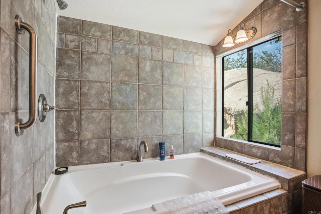 28330 Meadow Glen Way West Property Photo 24