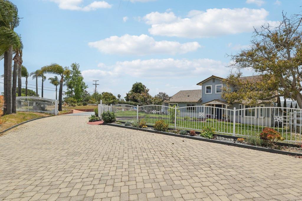 3631 Alta Vista Drive Property Photo 2