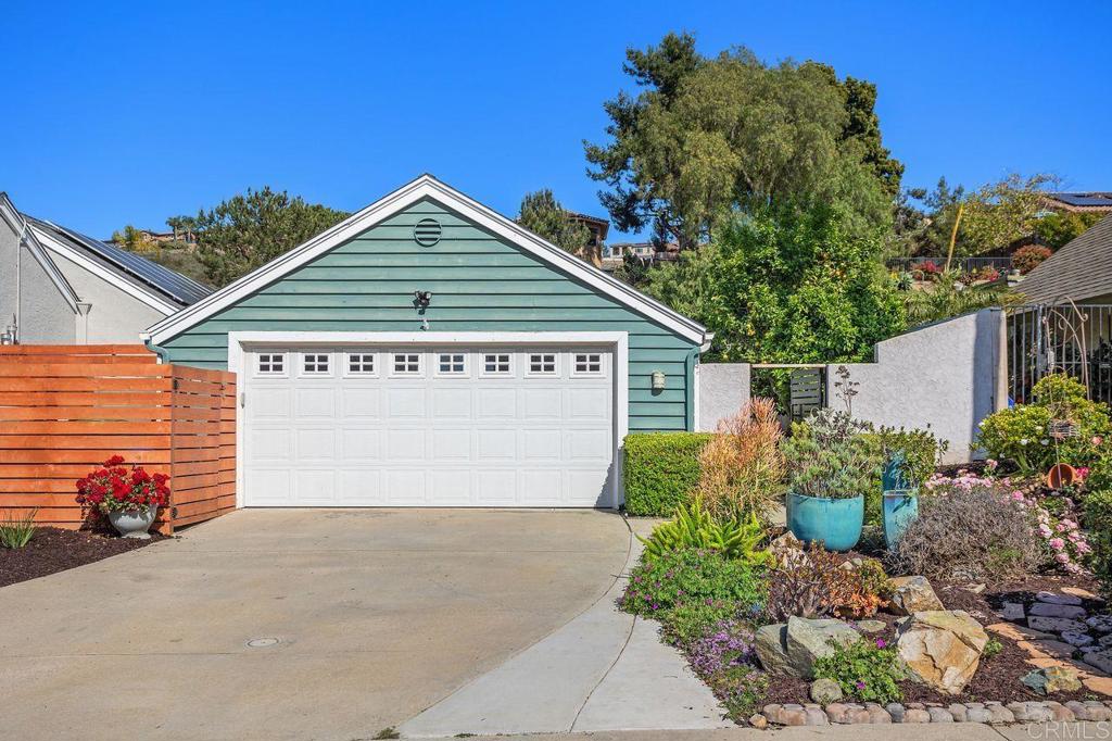 6804 Urubu Street Property Photo 1