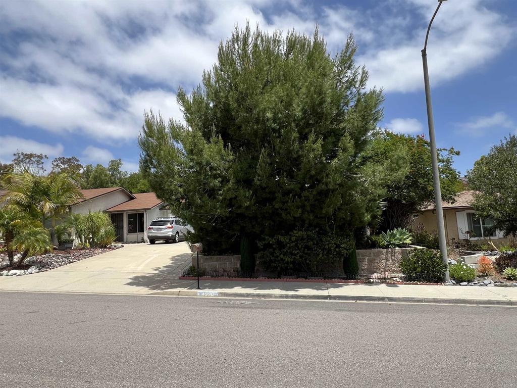 4530 Beverly Glen Drive Property Photo 2