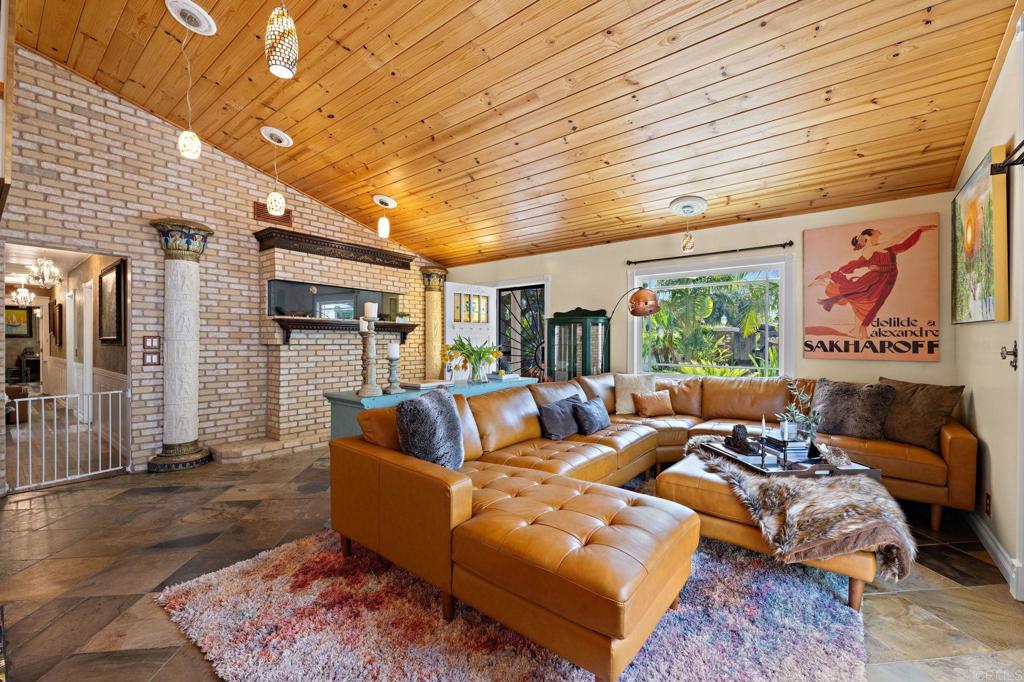 2042 Pheasant Run Property Photo 10